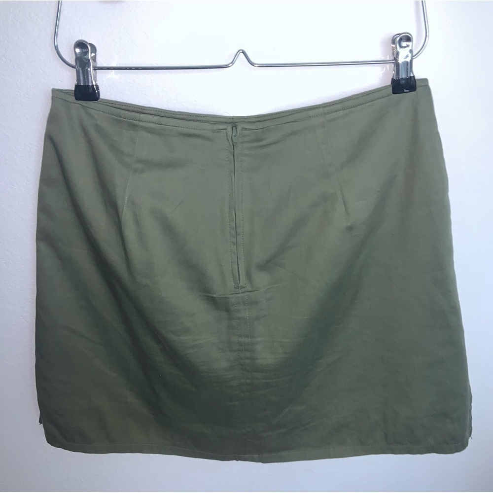 Y2K Buckle Mini Skort Women’s 4 Army Green - Picture 10 of 15